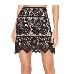 NWT NEW For Love & Lemons Size L Floral Lace gianna scallop Mini Skirt LARGE